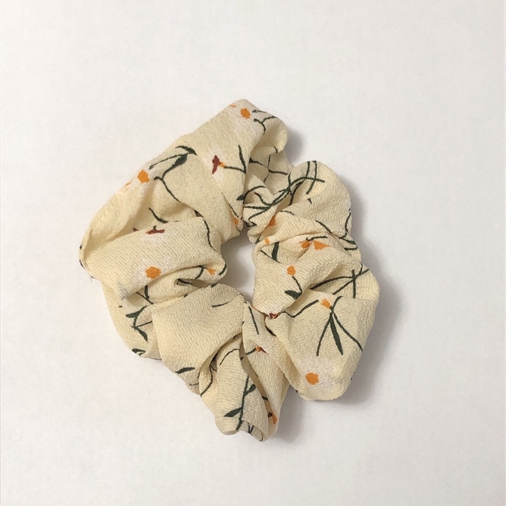 Bundle of Scrunchies and Pearl Hair Clips - Picture 3 of 4